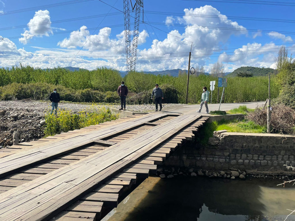 Alcaldesa visita caminos rurales