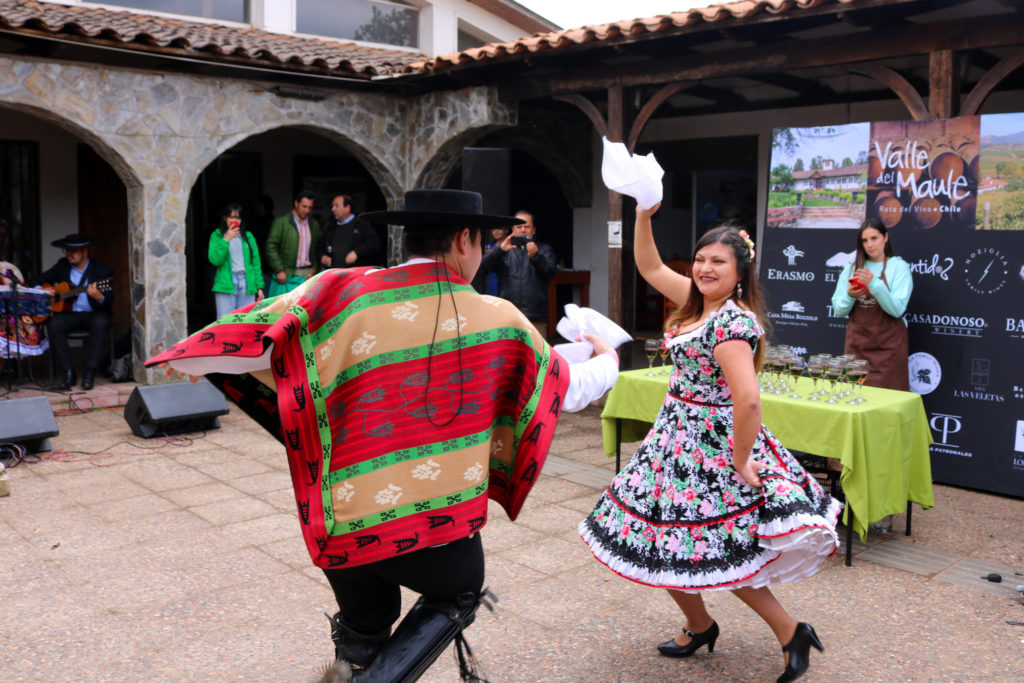 Con diversas exposiciones, gastronomía típica y folclore: Municipalidad de San Clemente dio la bienvenida al cambio de estación turística