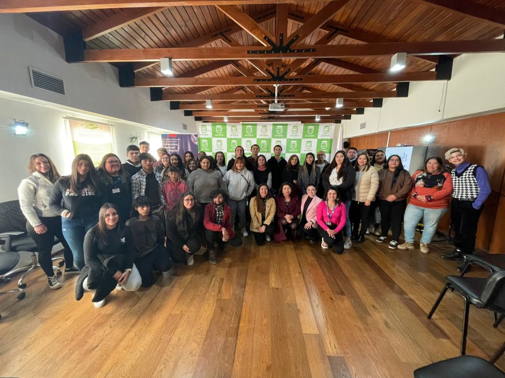 Alcaldesa y Directora Regional de INJUV firmaron importante convenio para los jóvenes de la comuna